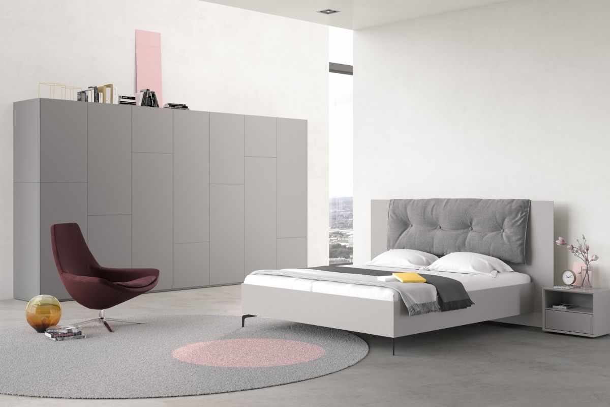 Modernes Schlafzimmer großer Kleiderschrank Lack matt grau gemütliches Bett auf filigranen Metallfüßen